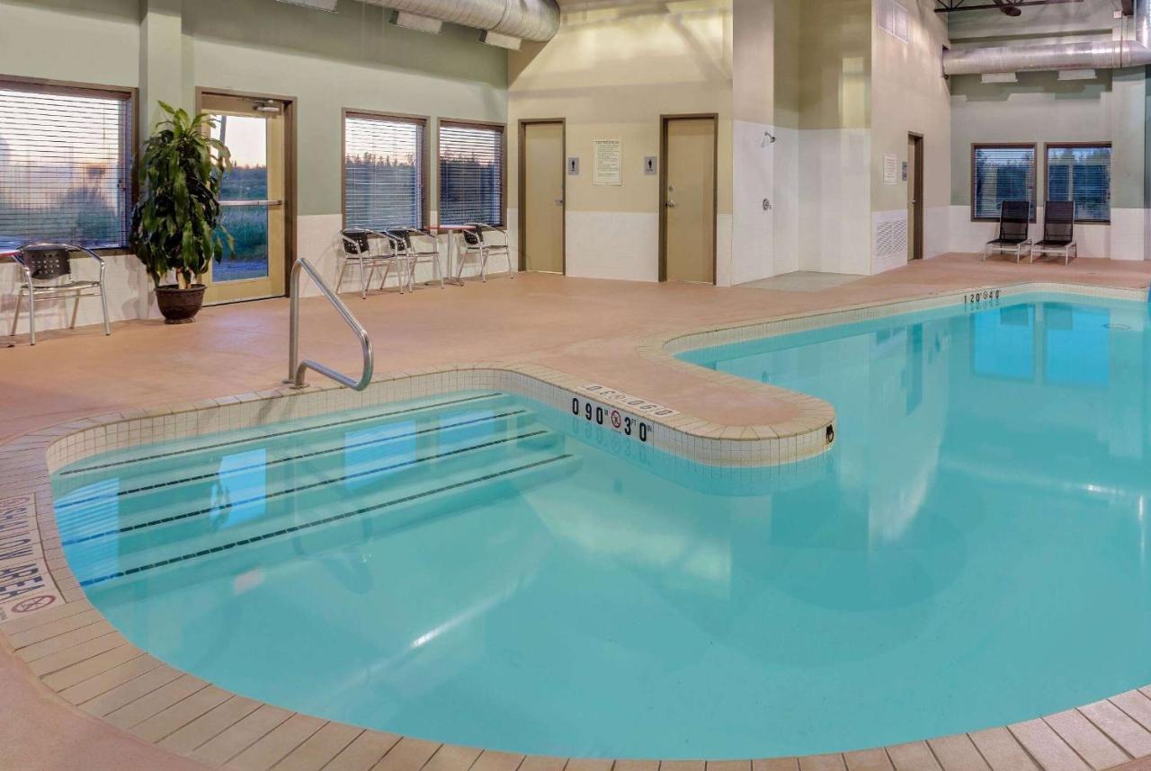 Super 8 By Wyndham Kapuskasing Hotell Eksteriør bilde