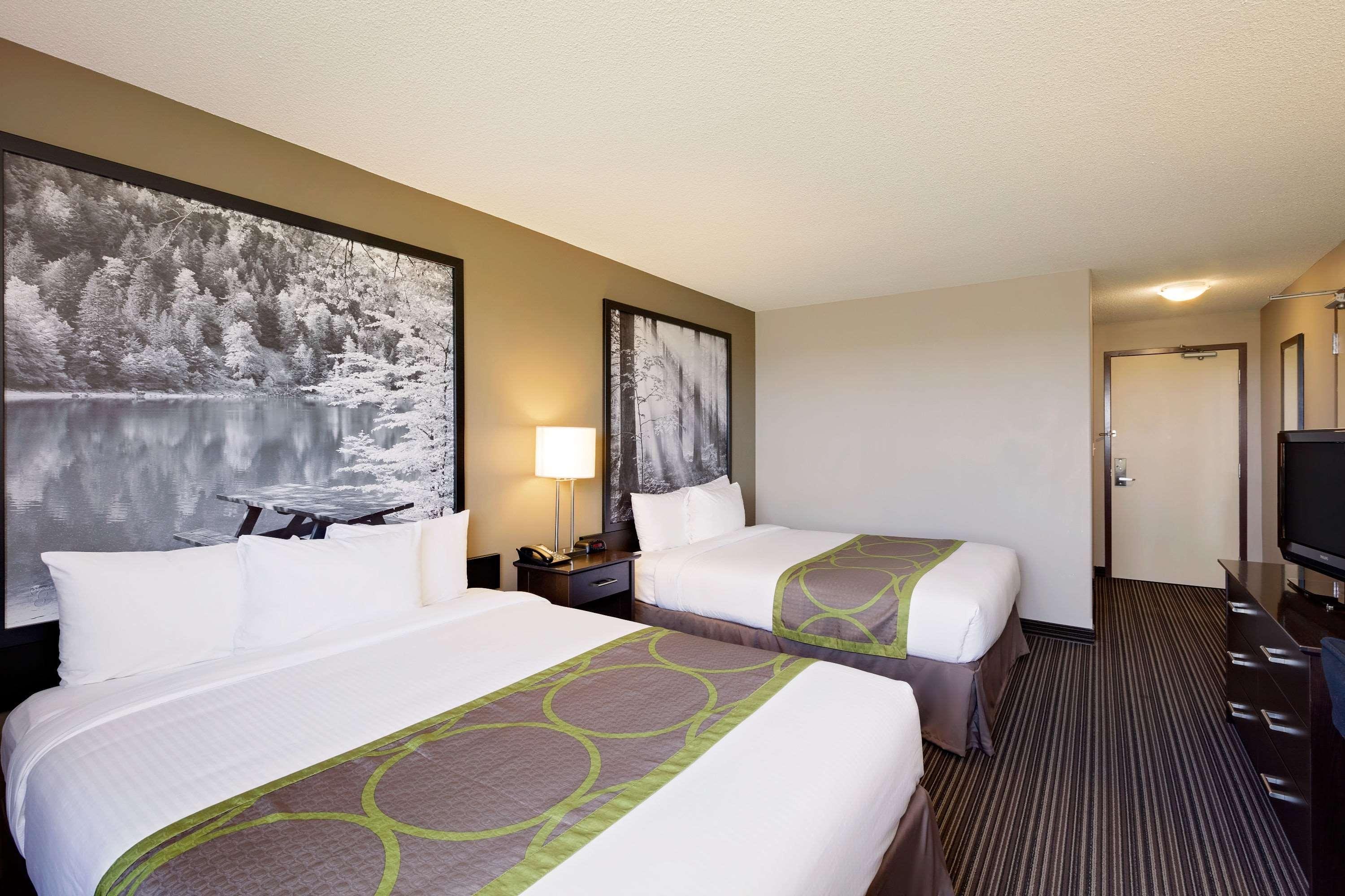 Super 8 By Wyndham Kapuskasing Hotell Eksteriør bilde