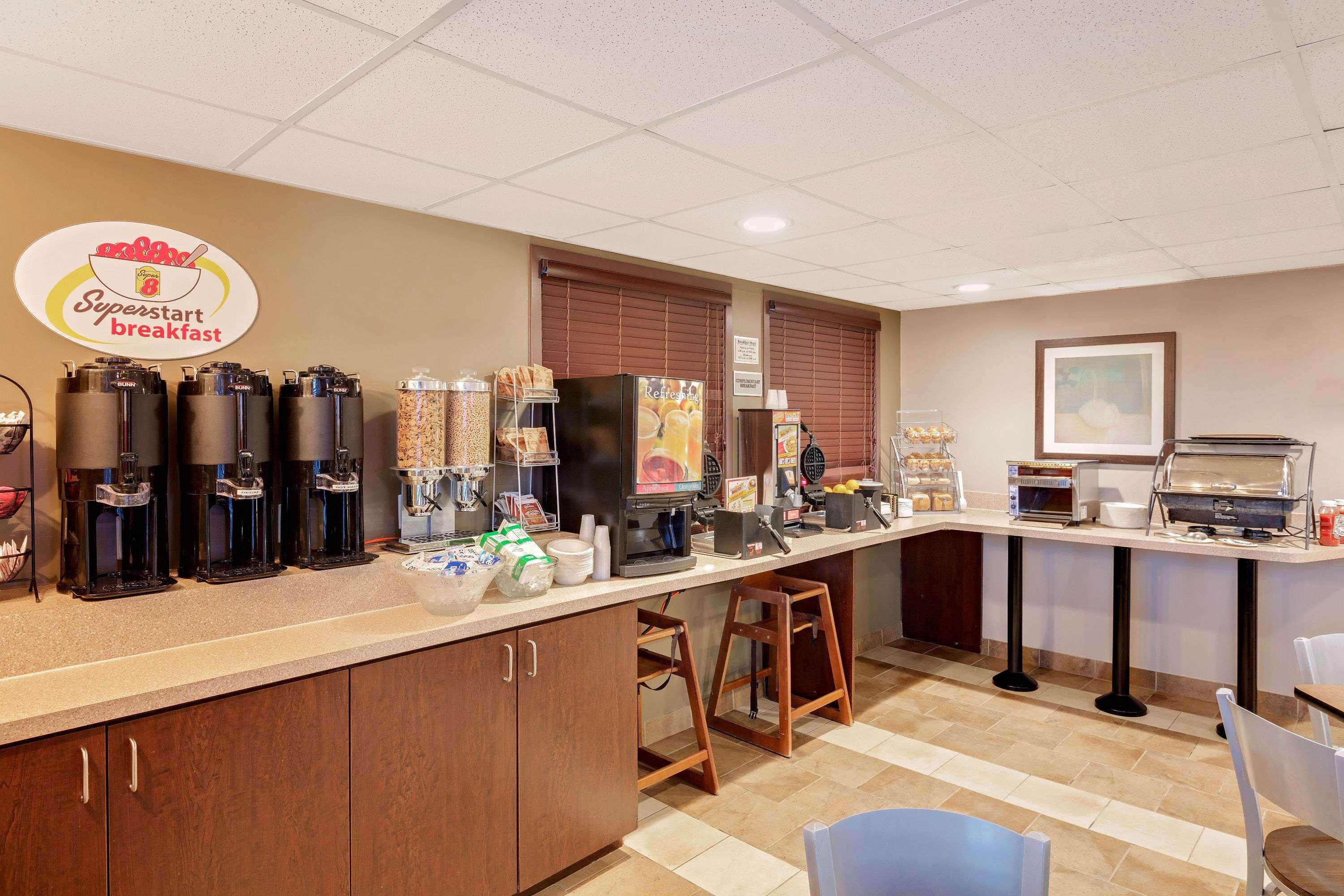 Super 8 By Wyndham Kapuskasing Hotell Eksteriør bilde