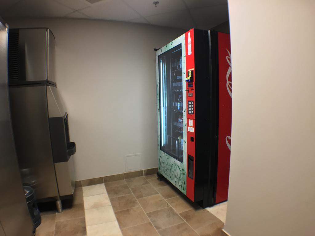 Super 8 By Wyndham Kapuskasing Hotell Eksteriør bilde
