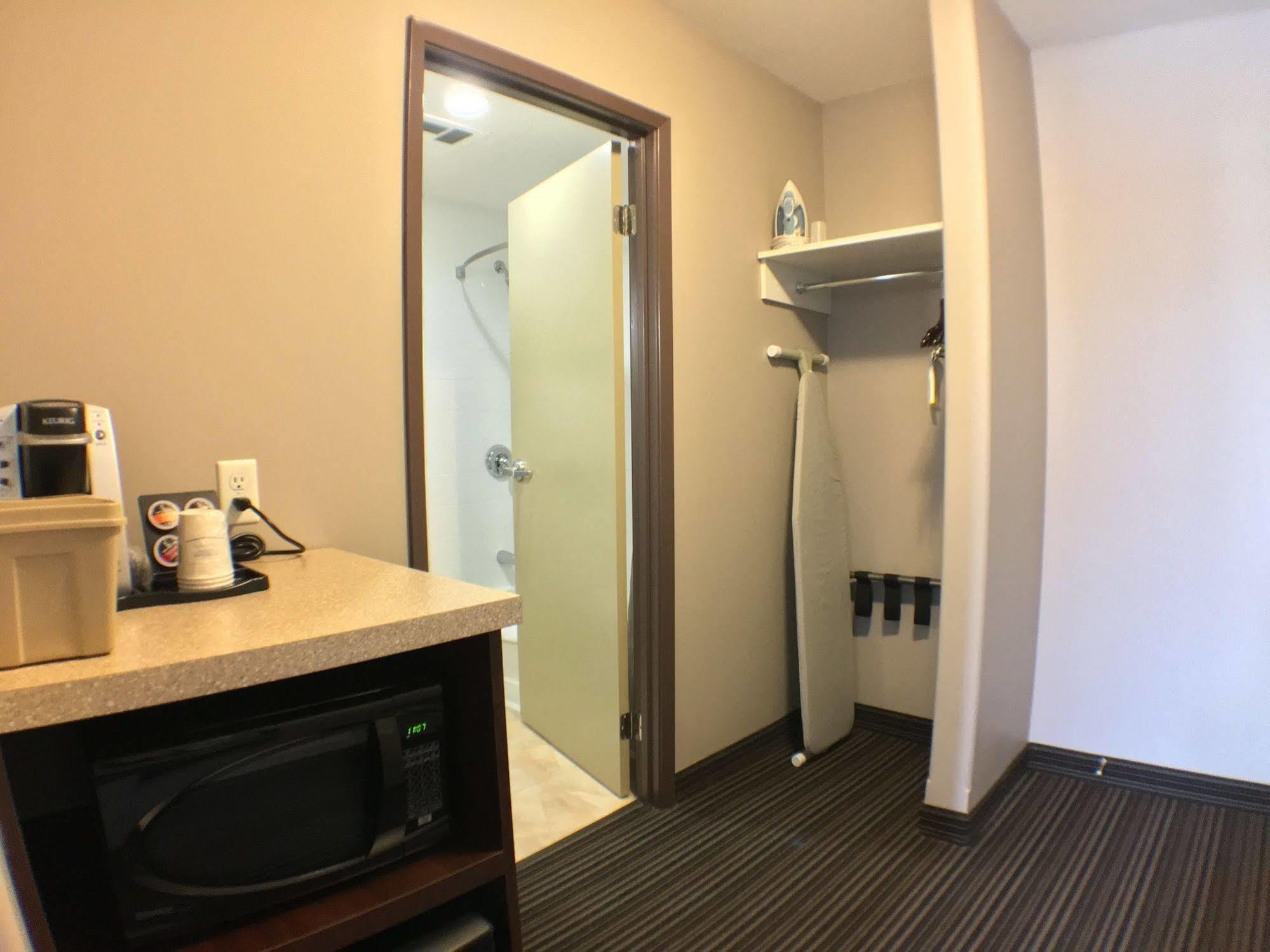 Super 8 By Wyndham Kapuskasing Hotell Eksteriør bilde