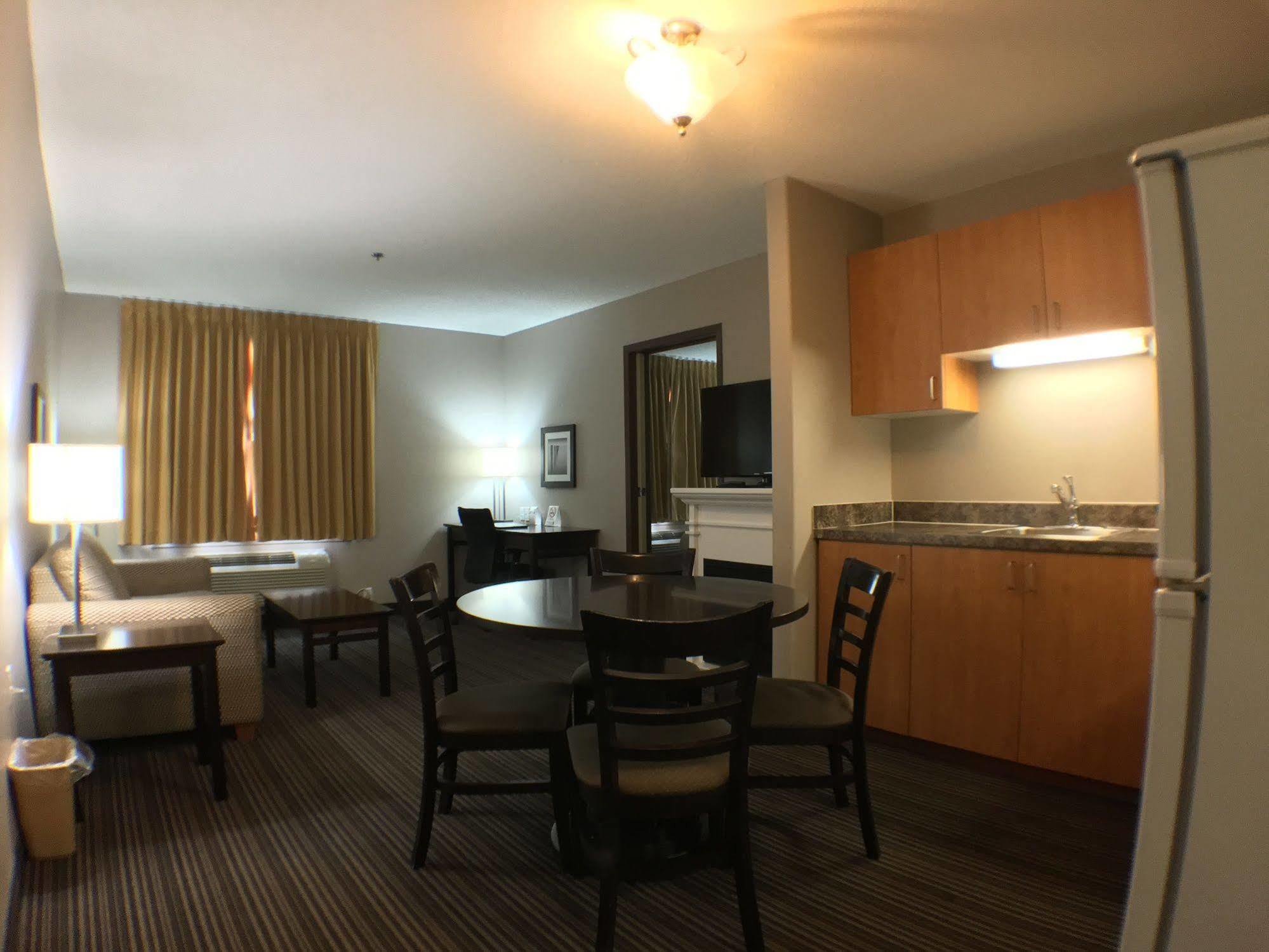 Super 8 By Wyndham Kapuskasing Hotell Eksteriør bilde