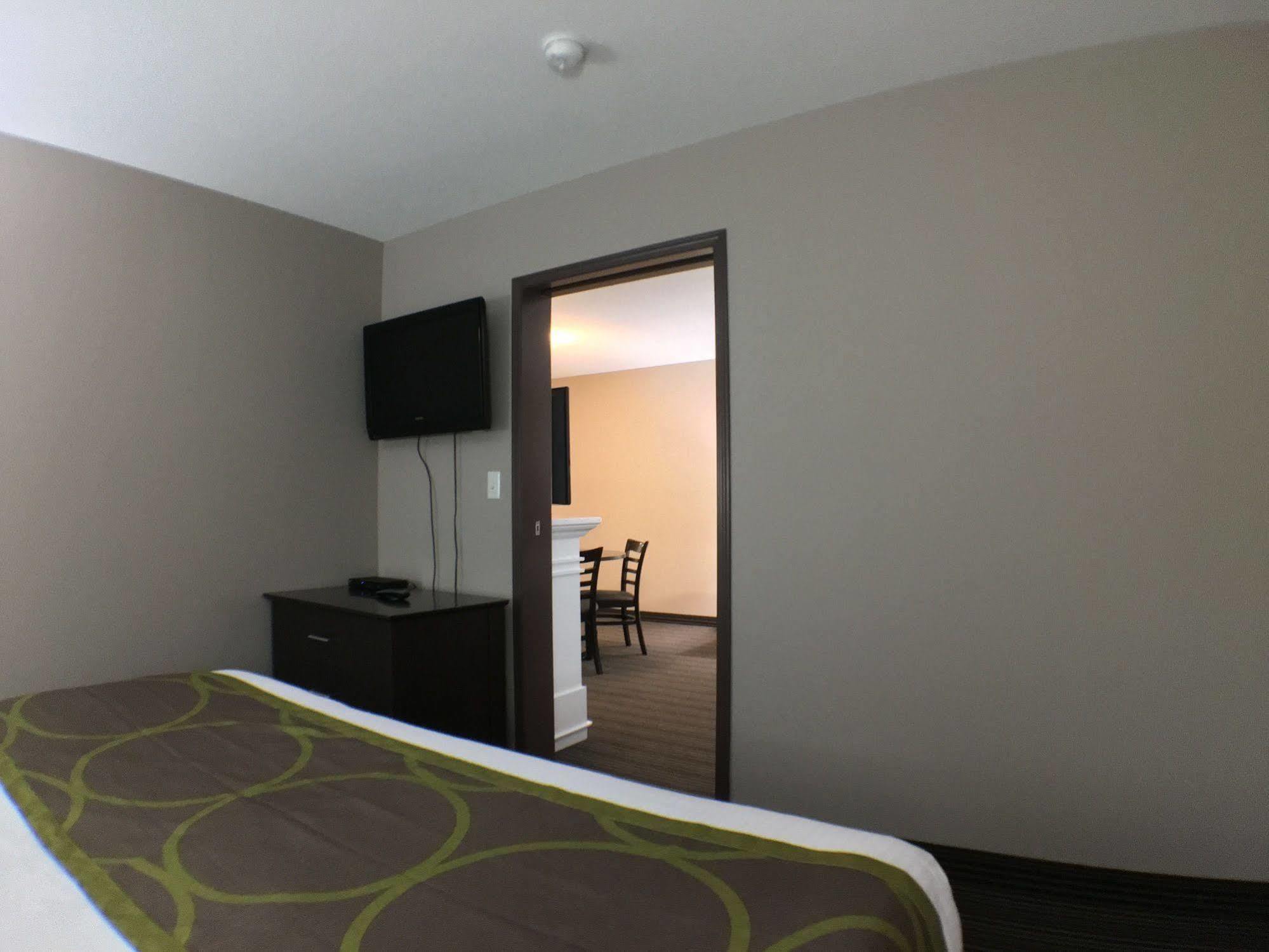 Super 8 By Wyndham Kapuskasing Hotell Eksteriør bilde