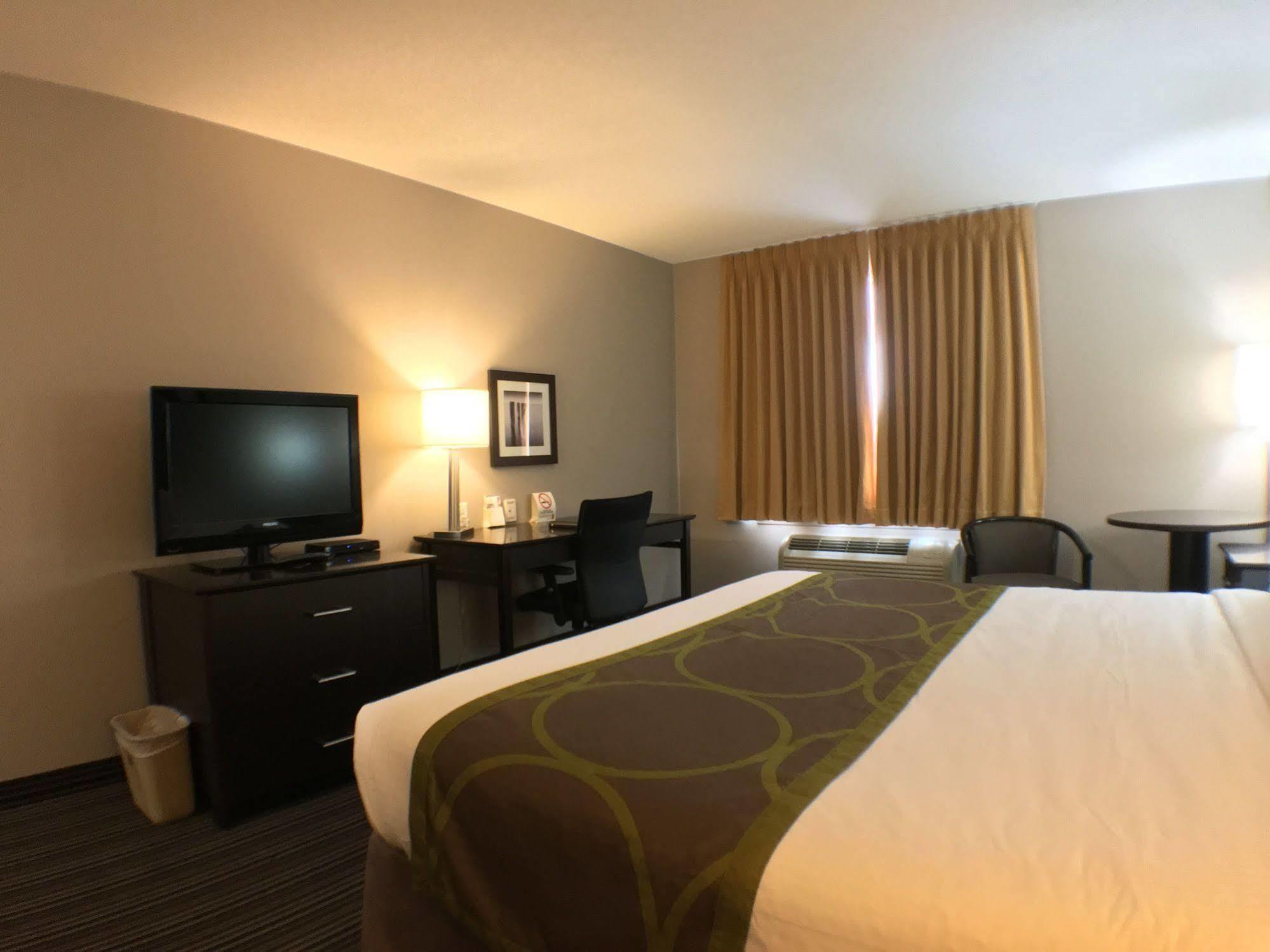 Super 8 By Wyndham Kapuskasing Hotell Eksteriør bilde