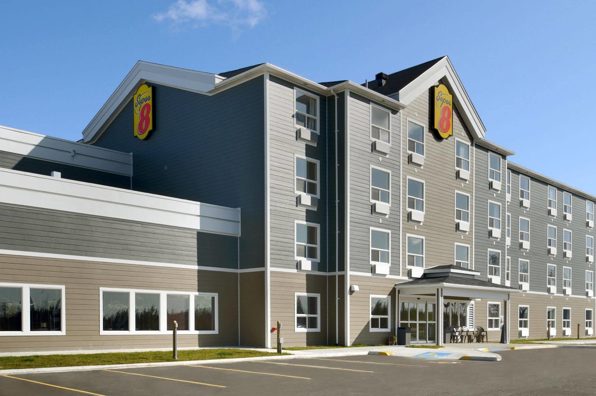 Super 8 By Wyndham Kapuskasing Hotell Eksteriør bilde
