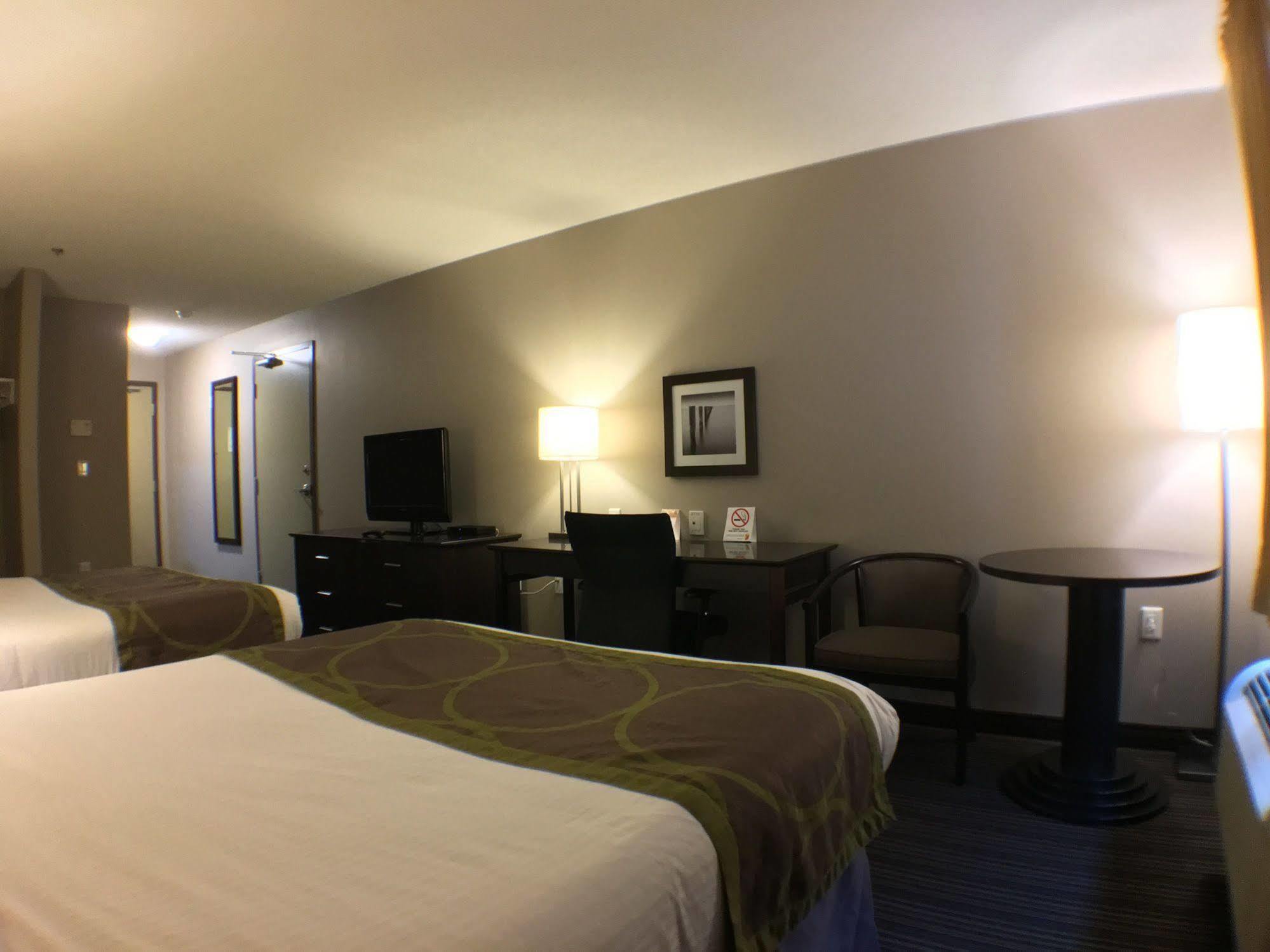 Super 8 By Wyndham Kapuskasing Hotell Eksteriør bilde