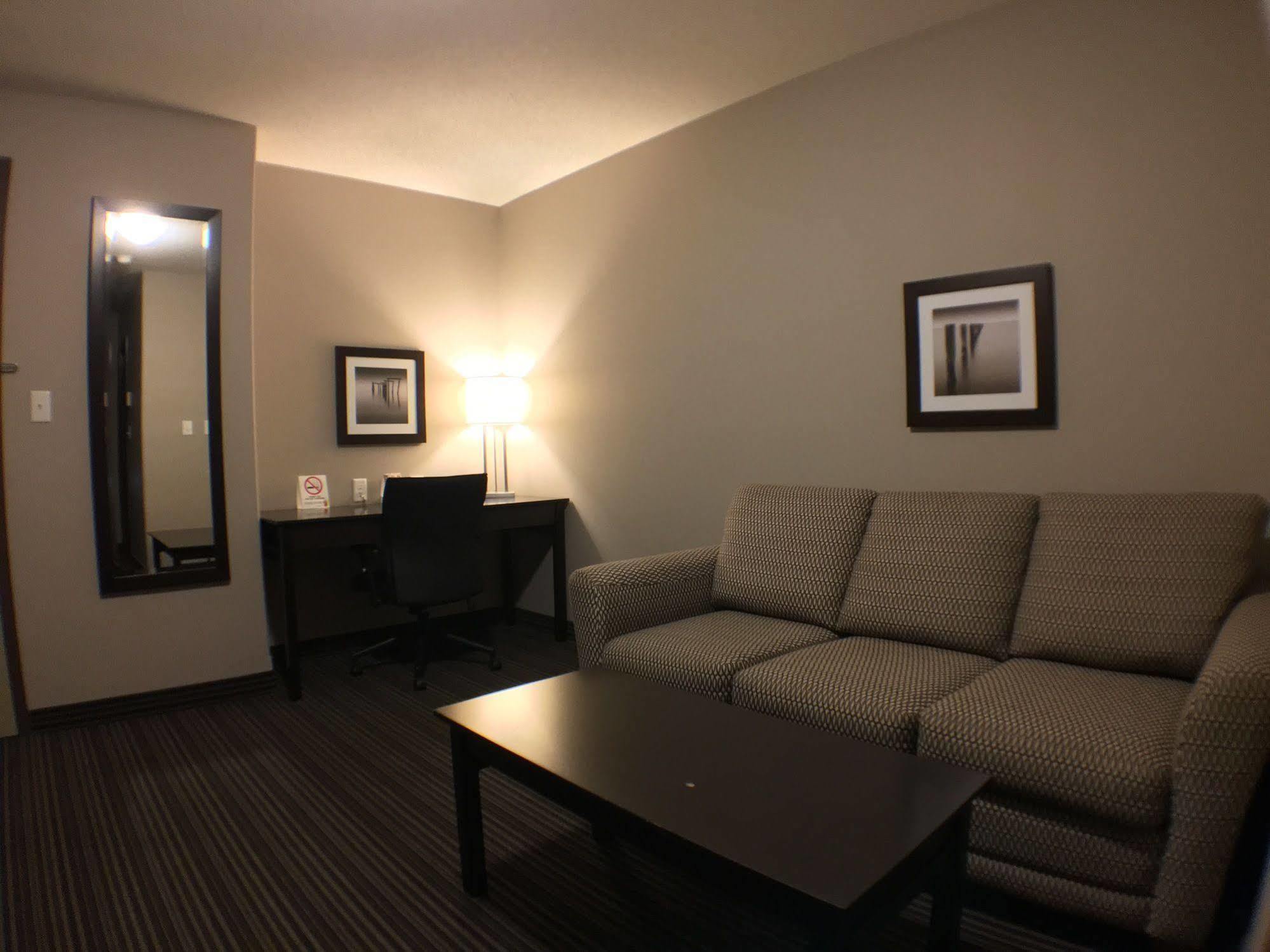 Super 8 By Wyndham Kapuskasing Hotell Eksteriør bilde